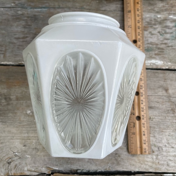 Vintage white & clear starburst MCM light cover glass lighting - Picture 3 of 4